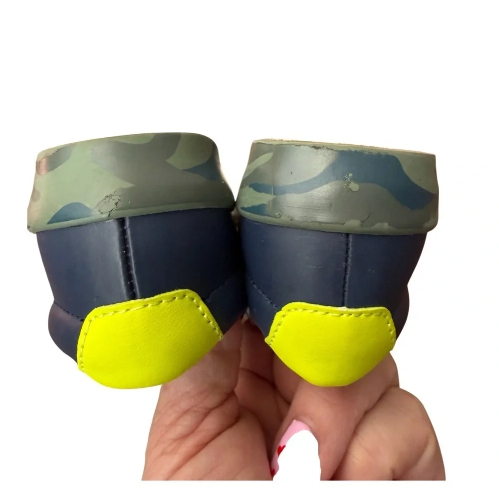 Mini Boden Kids Navy and Green Velcro Sneakers-Euro size 24 US size 7.5